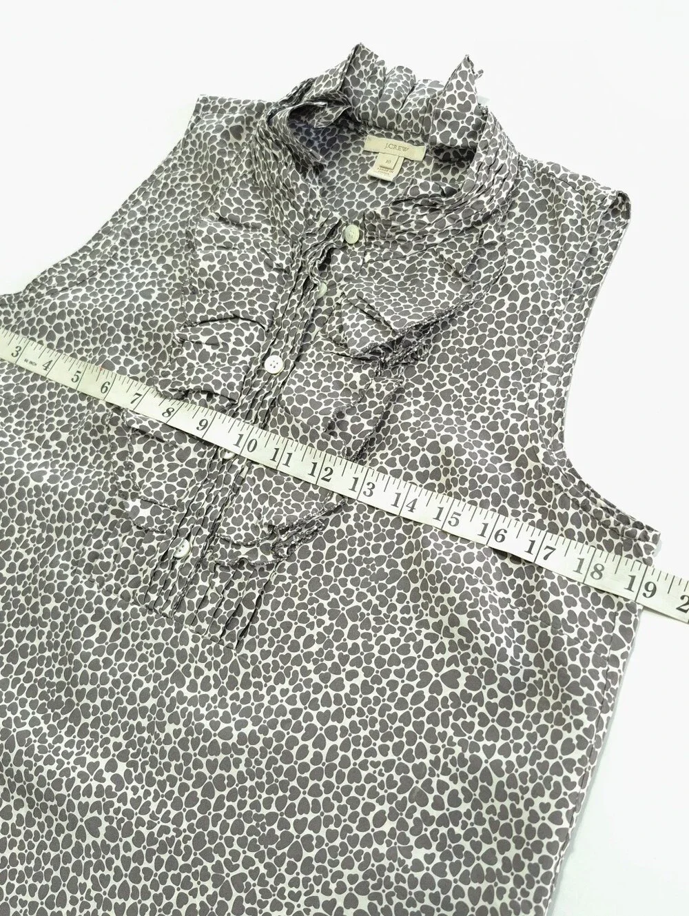 J.CREW 100% Silk Ruffle Neck Sleeveless Blouse Top Heart Print Gray Size 10 Used